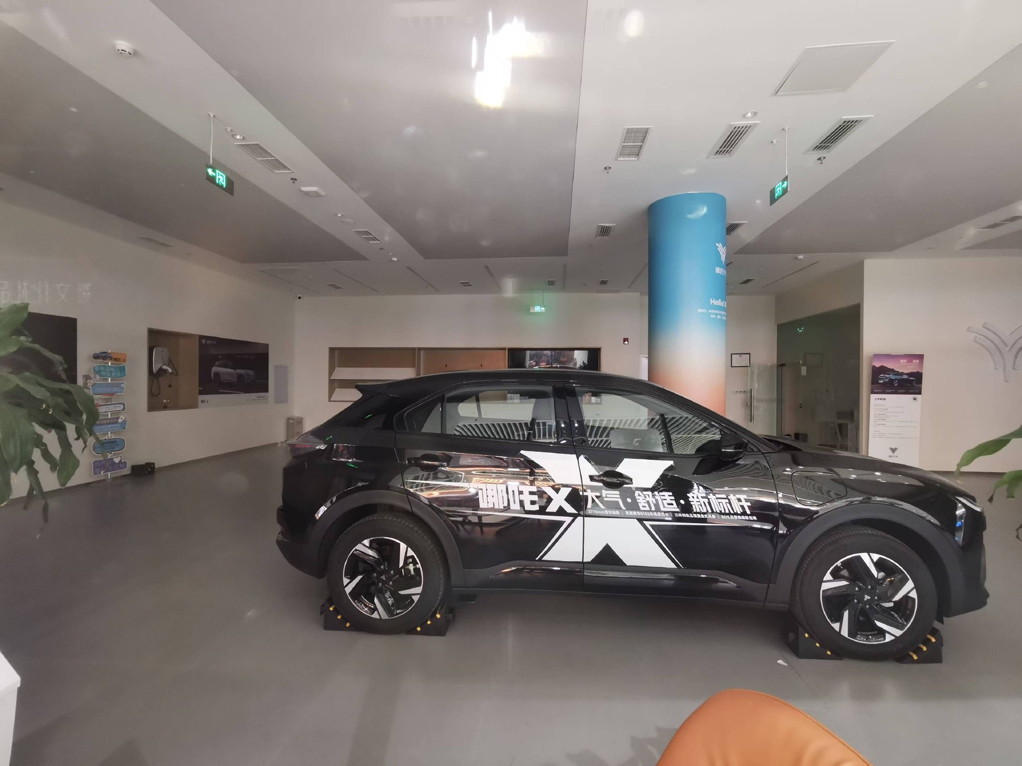 录音曝光!哪吒汽车客服人员爆粗口骂车主 官方:已停职处分