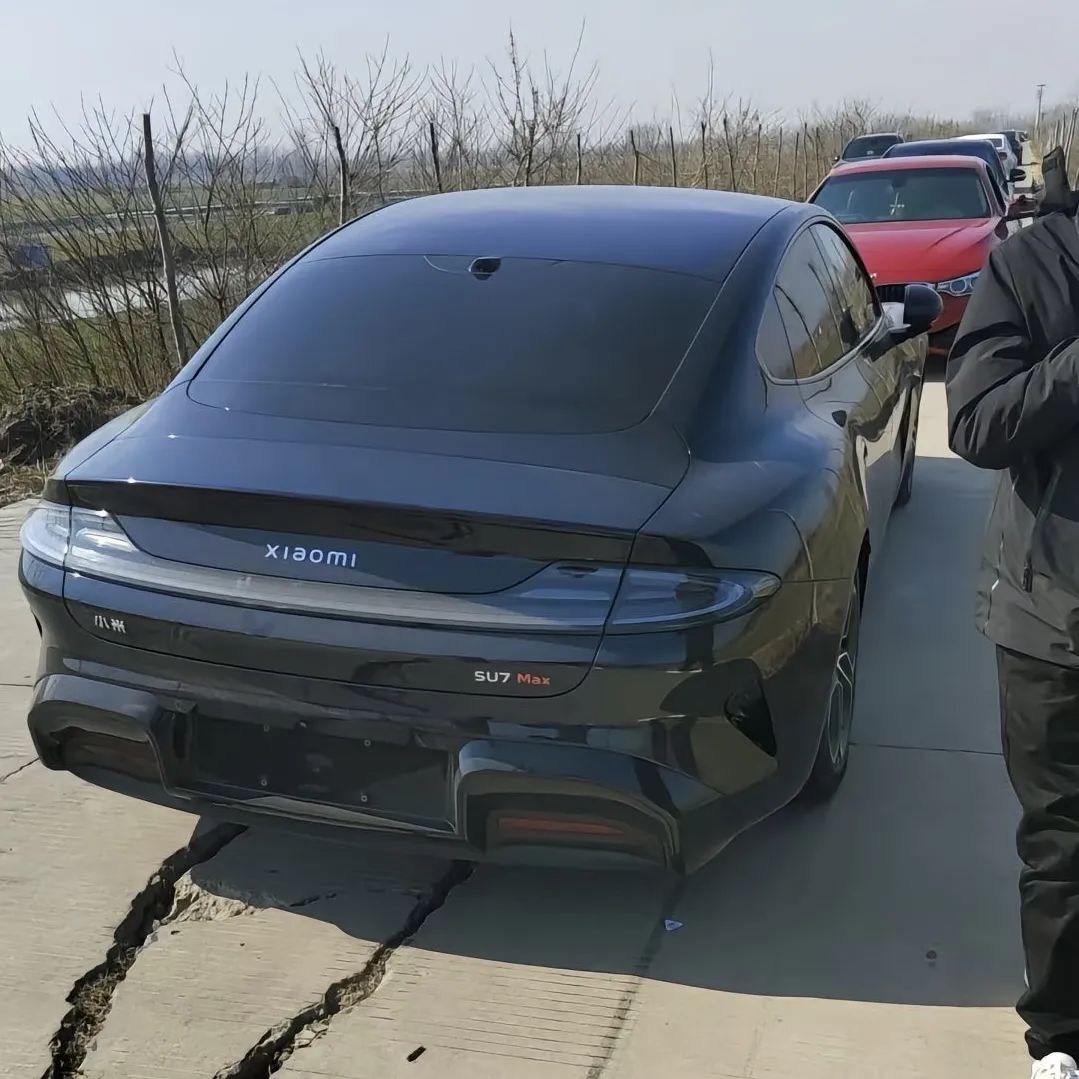 小米SU7过坑摆臂断裂引争议!“严重超速”是真相还是甩锅?