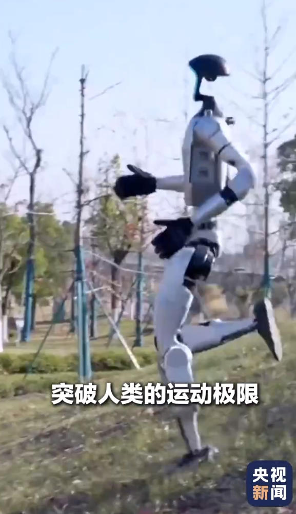 宇树科技新视频回应机器人跳舞AI生成质疑!公司市场负责人:人形机器人未来或超人类最快的百米速度