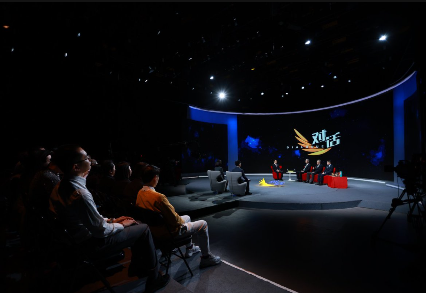 金价屡创新高,近期频繁回调 对话经济学者:黄金投资需持长期主义,不要盲目追涨杀跌