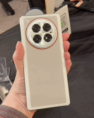 传音 MWC 秀肌肉:展示 Infinix 太阳能充电手机与变色墨水屏手机