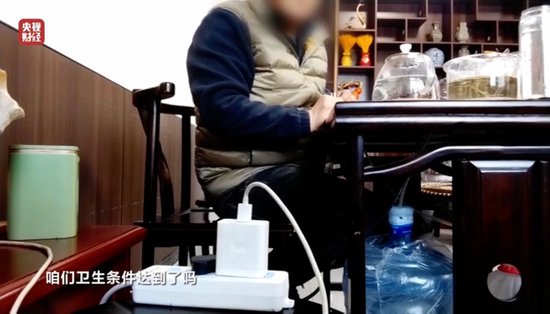 3·15晚会丨涉多个知名品牌!卫生巾、纸尿裤残次料,竟被翻新“二次销售”