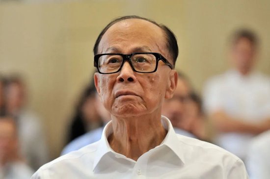 李嘉诚，捅了一个天大的篓子