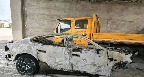 小米SU7事故发酵!宁德时代称“不是我们的电池”,小米客服答“双供应商体系,随机安装”