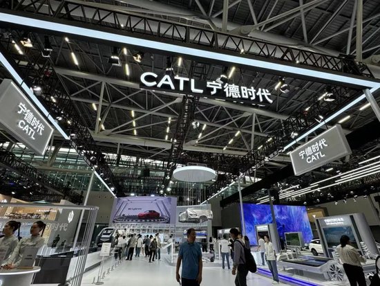 小米SU7事故发酵!宁德时代称“不是我们的电池”,小米客服答“双供应商体系,随机安装”