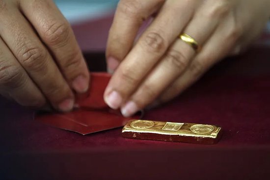 “贷款买金”上演危险游戏，银行提示风险