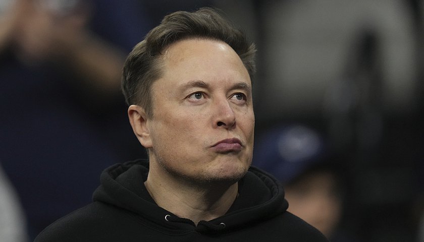 白宫内讧升级，马斯克炮轰贸易顾问“比砖头还蠢”