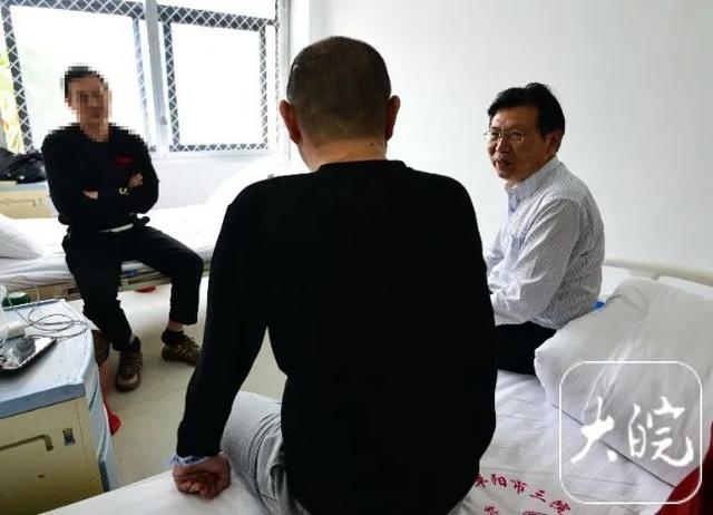 安徽首例植入“戒酒芯片”患者出院，笑称“感觉看到酒和白开水没啥两样了”