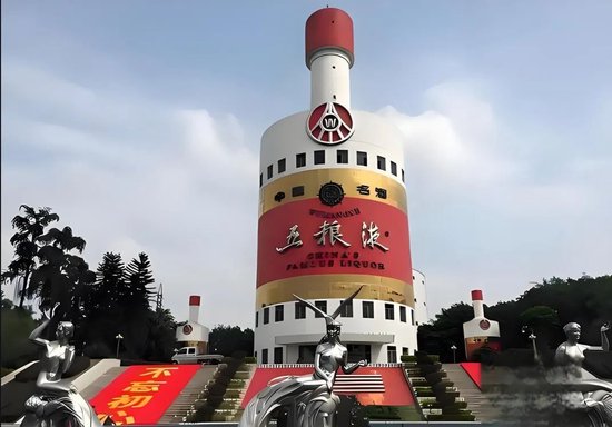 五粮液集团狂砸10亿增持,白酒龙头估值逻辑生变?