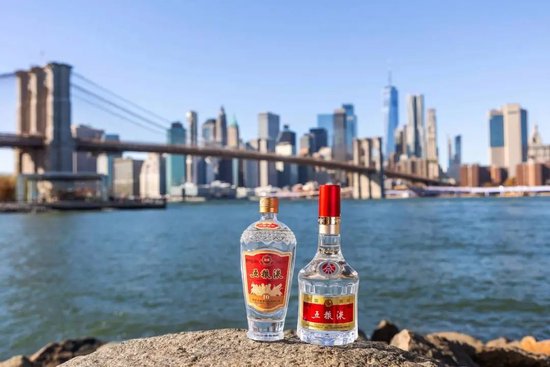 五粮液集团狂砸10亿增持,白酒龙头估值逻辑生变?