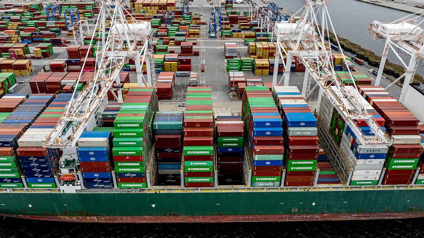 故障持续超10小时 美海关系统被特朗普关税政策“绕晕”