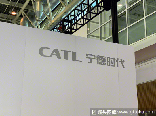 曹德旺妹妹港股敲钟!曹家“汽车朋友圈”人脉有多广?