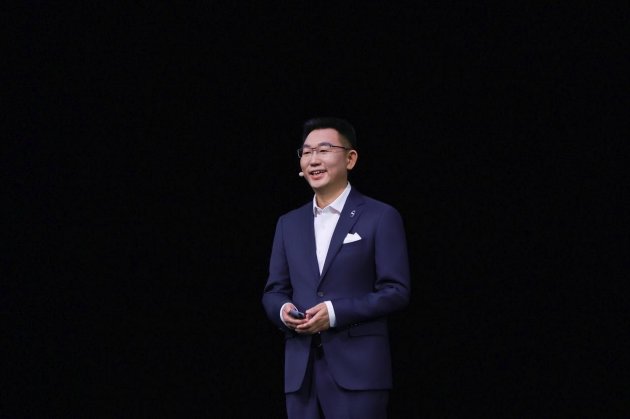 问界M8正式上市,售价35.98万元起,带来八项全能新体验