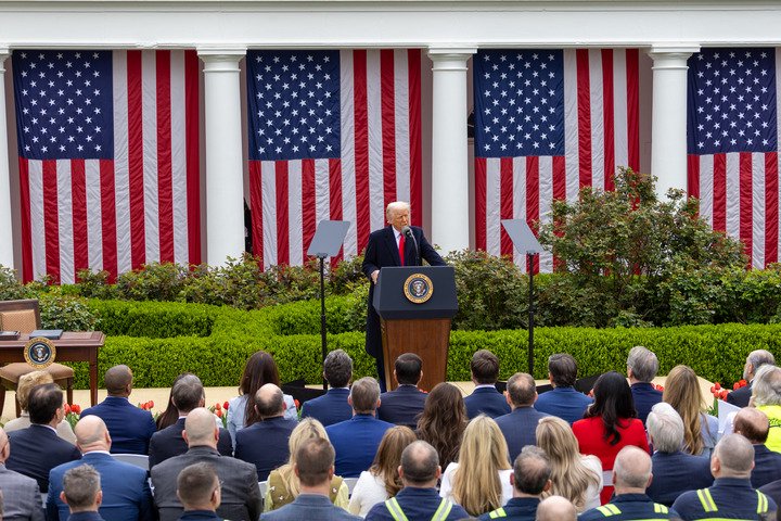 特朗普 vs 鲍威尔:冲突升级,美联储独立性面临巨大挑战