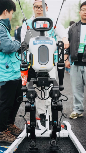 全球首场“人机共跑” 机器人ETF易方达(159530)携手人形机器人“出战”半马