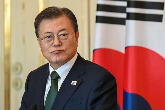 韩国检方以受贿罪起诉前总统文在寅