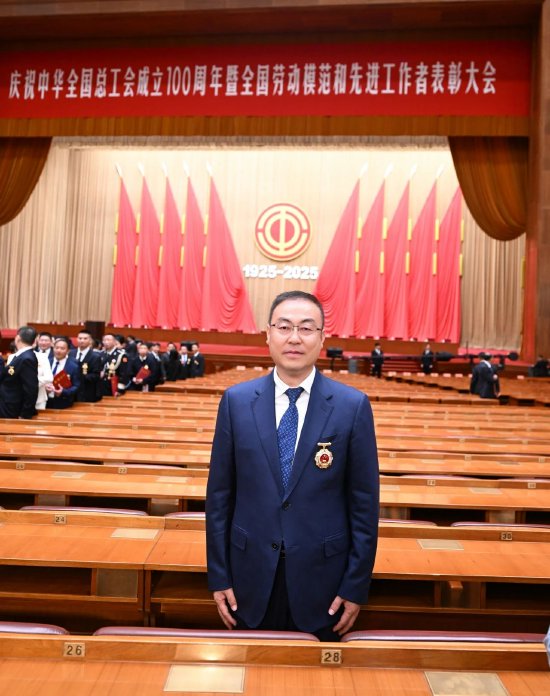 西凤集团党委书记、董事长张正荣获“全国劳动模范”荣誉称号