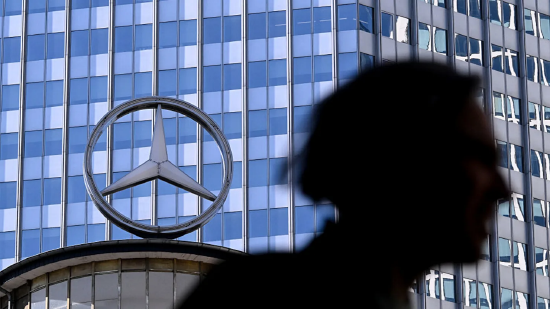 汽车巨头们在特朗普关税政策引发的混乱中取消业绩预测