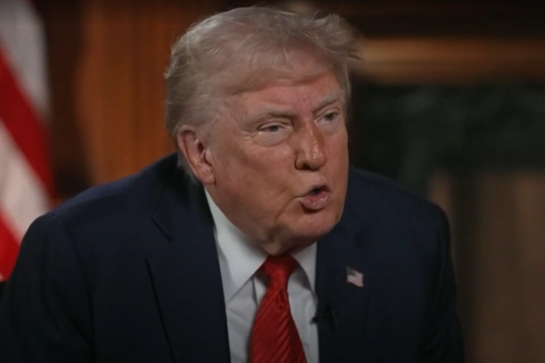 “是否担忧经济衰退”？ 特朗普：最终会对一切负责