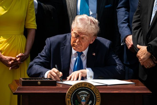 特朗普的生意经：100万美元换个特赦