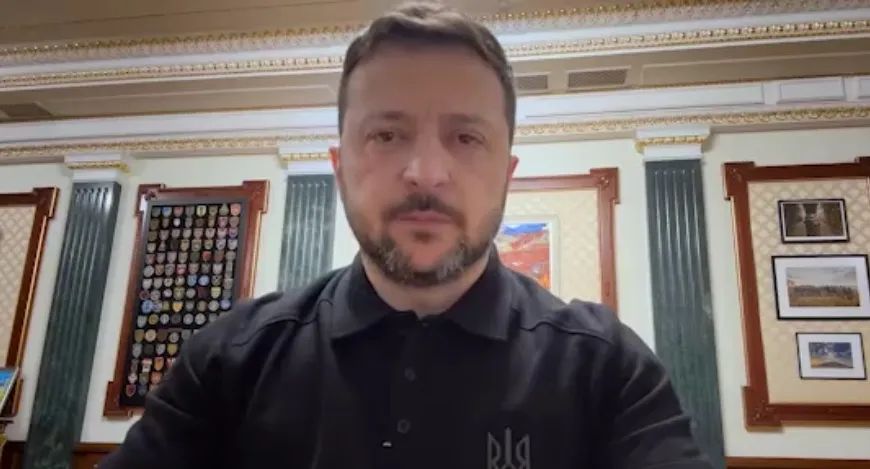 重磅！特朗普称美乌达成稀土协议，泽连斯基：准备好停火30天！油价暴涨，黄金大跌