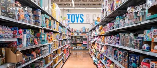 “我会盯着你”！沃尔玛将涨价，特朗普破防：怎么能怪关税，你赚了几十亿该吞下关税！更多美企加入涨价行列