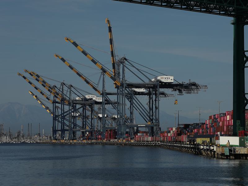 “疯狂的美线”运价大涨3倍：美国关税折腾航运界，谁在赚钱？