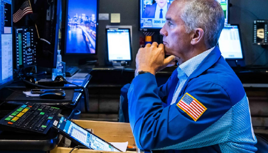 盘前：三大股指期货齐跌 美众议院通过特朗普减税法案