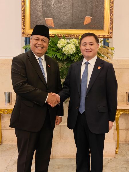 中国人民银行与印度尼西亚银行签署《关于建立促进双边交易本币结算合作框架的谅解备忘录》