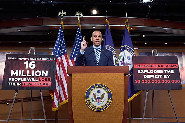 “特朗普联盟正在分崩离析，这不仅与马斯克有关”