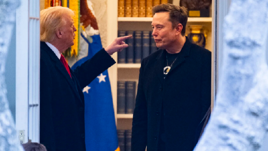 马斯克与特朗普的紧张关系仿佛利剑高悬头顶 特斯拉遭遇降级两连击