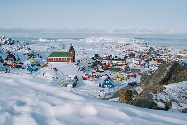 美国与格陵兰岛间首条直飞航线正式开通