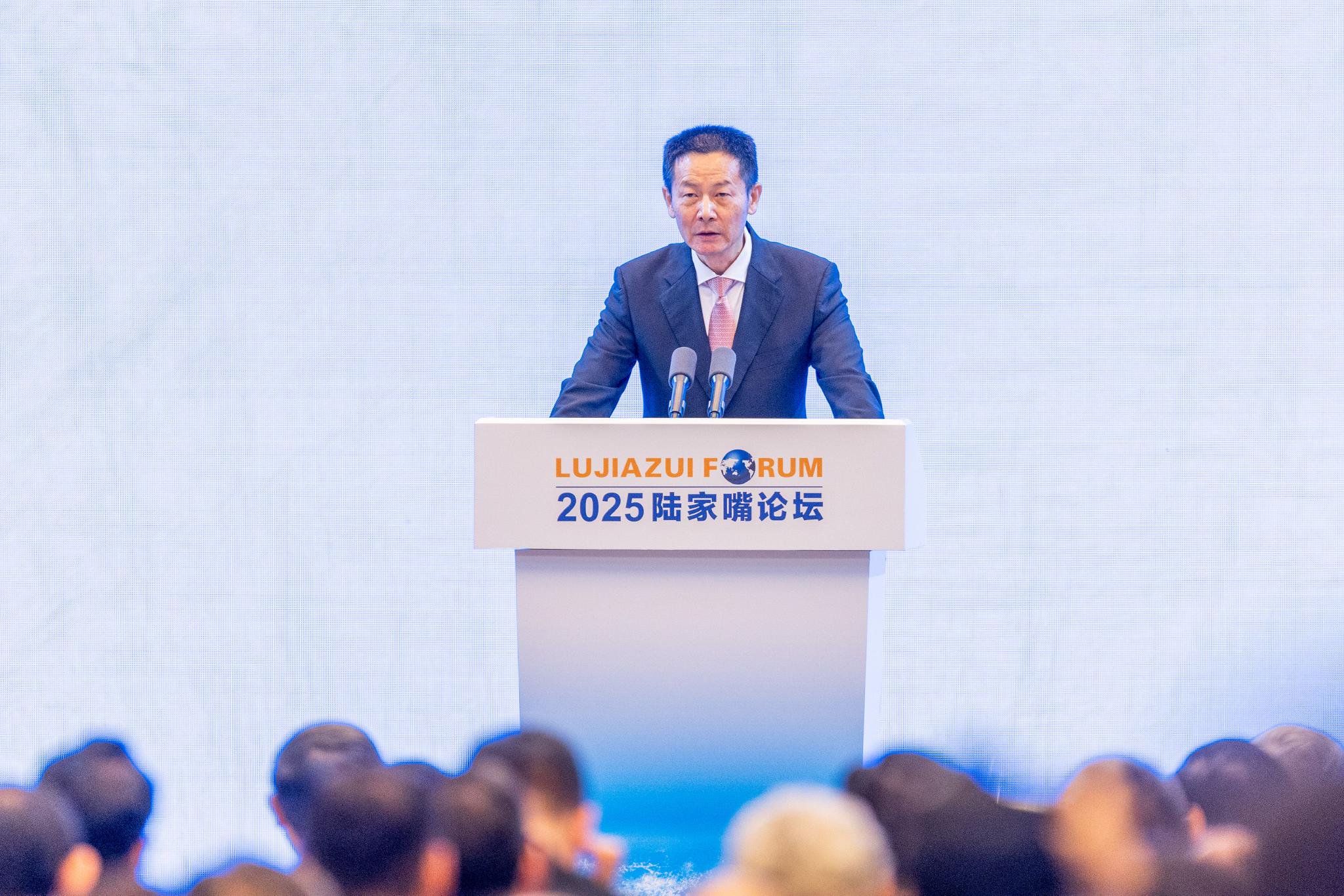 陆家嘴论坛聚焦开放合作，金融监管“一把手”释放多个重磅信号