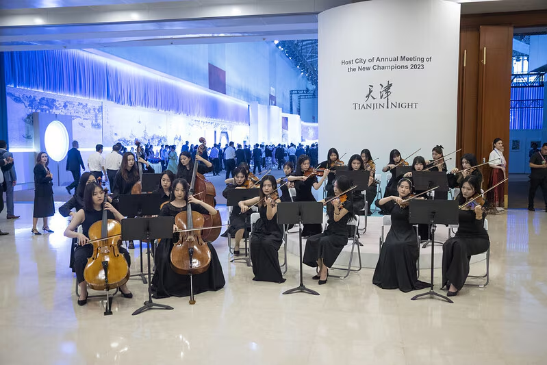 “夏季达沃斯”是什么?关于中国新领军者年会的5个要点