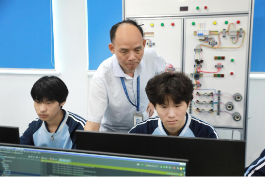 三十余载，这艘“职教航母”将学生送达梦想彼岸