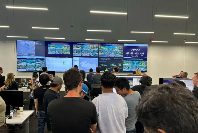 10辆车、配安全员、有限范围行驶!特斯拉正式推出“自动驾驶出租车”,评论吐槽远不如Waymo