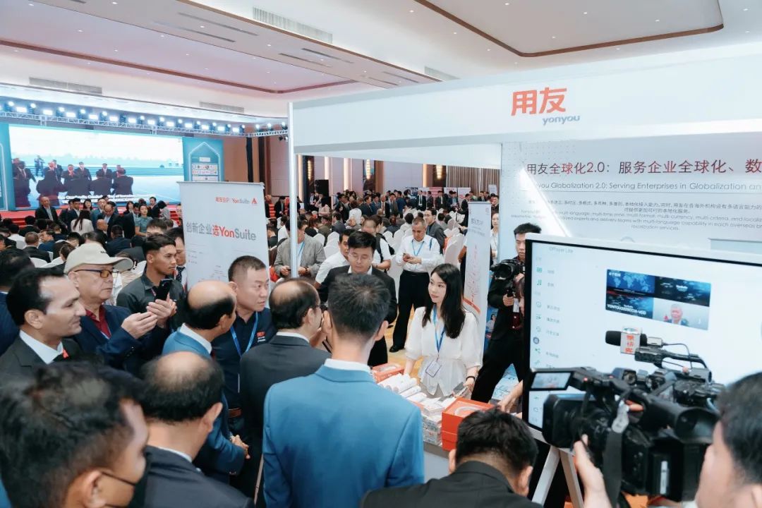湄公河畔数智和鸣｜用友亮相柬埔寨投资盛会暨首相晚宴，共谱中柬发展新韵