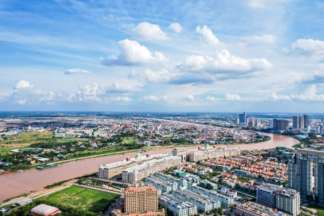 湄公河畔数智和鸣｜用友亮相柬埔寨投资盛会暨首相晚宴，共谱中柬发展新韵