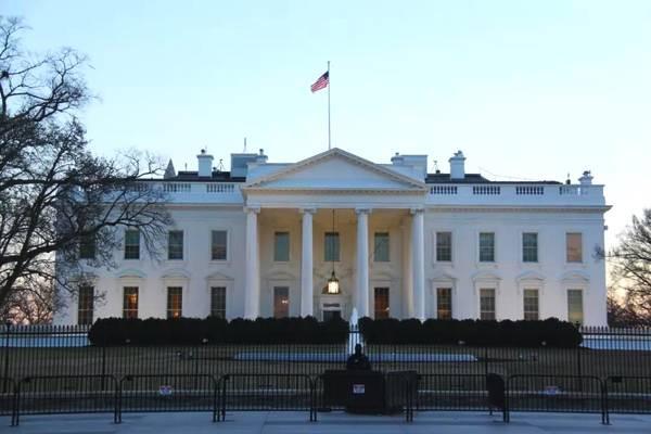 美总统特朗普签署行政令结束对叙利亚制裁