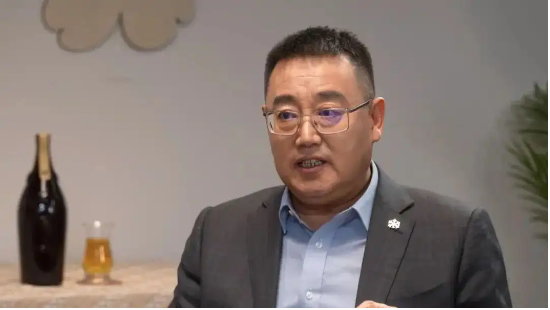 华润啤酒侯孝海时代落幕! “一地鸡毛”的烂摊子谁有解? | 酒业内参