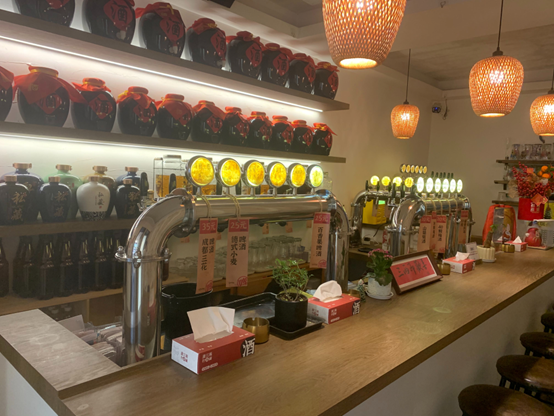悄然兴起的“打酒铺”，有人说像散酒“拼多多”！新型散酒连锁正重塑酒饮消费逻辑？