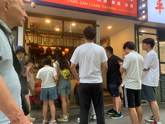 悄然兴起的“打酒铺”，有人说像散酒“拼多多”！新型散酒连锁正重塑酒饮消费逻辑？