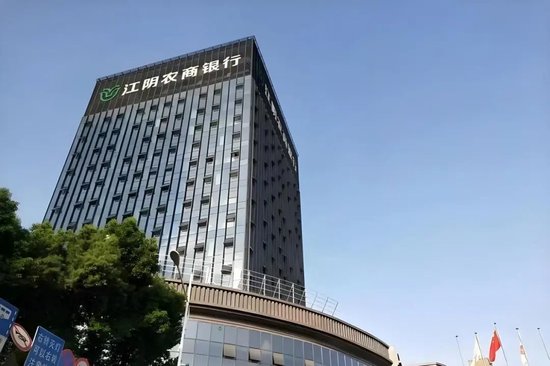 上市银行85后女高管再增员