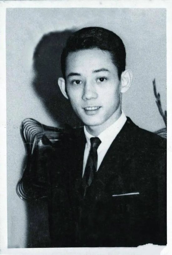 欠下166亿巨债，82岁港娱大佬“割肉求生”