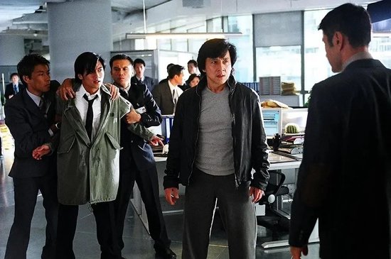 欠下166亿巨债，82岁港娱大佬“割肉求生”