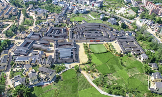 绿地集团上半年以主题劳动竞赛为抓手，聚焦发展、转型、改革等重点任务，实现“两稳三进”总体局面