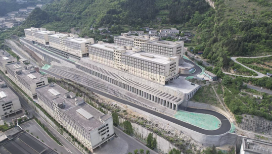 绿地集团上半年以主题劳动竞赛为抓手，聚焦发展、转型、改革等重点任务，实现“两稳三进”总体局面