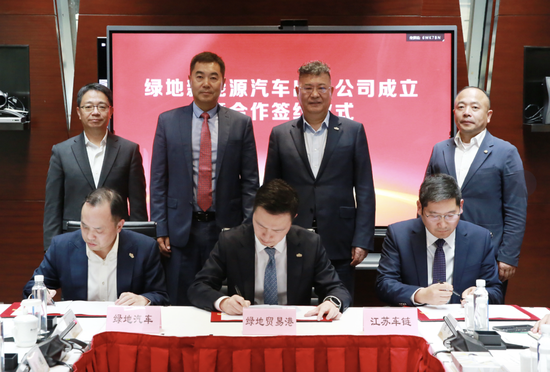 绿地集团上半年以主题劳动竞赛为抓手，聚焦发展、转型、改革等重点任务，实现“两稳三进”总体局面