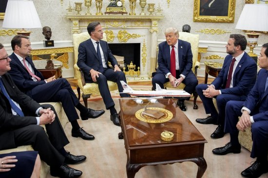 特朗普敦促俄罗斯达成停火协议 否则征收100%的二级关税