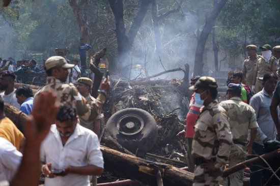 印航失事航班录音曝出新细节：年轻副驾驶问机长为何关燃油开关